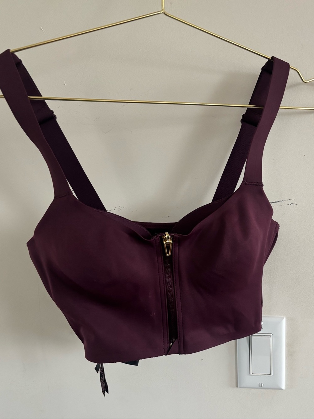 Victoria’s Secret Knockout Front Zip Sports Bra Plum 32C